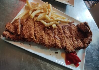 escalope milanesa con patatas asador junco